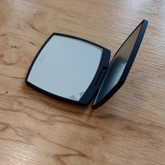 🆕 Christian Dior Compact Mirror for Travel Purse - Picture 11 of 12
